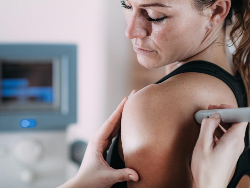 Can Laser Therapy Help Knee Pain? A Guide for Phoenix Patients